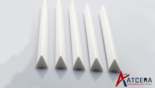 O que torna as hastes de alumina ATCERA um material estrela em aplicações industriais?